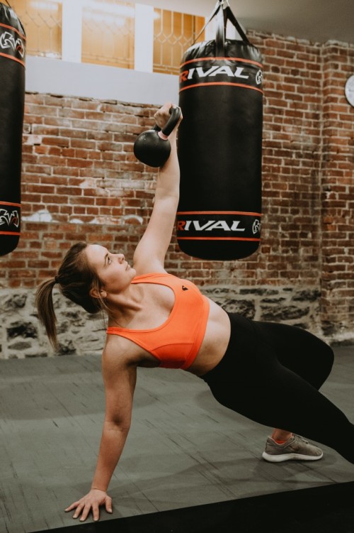 LA PLACE DU GAIN MUSCULAIRE CHEZ LA FEMME QUI SOUHAITE PERDRE DU POIDS